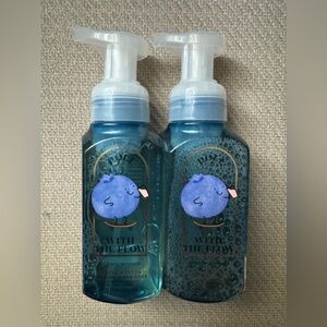2 New WILDBERRY LEMONADE BATH & BODY WORKS GENTLE HAND SOAP WASH